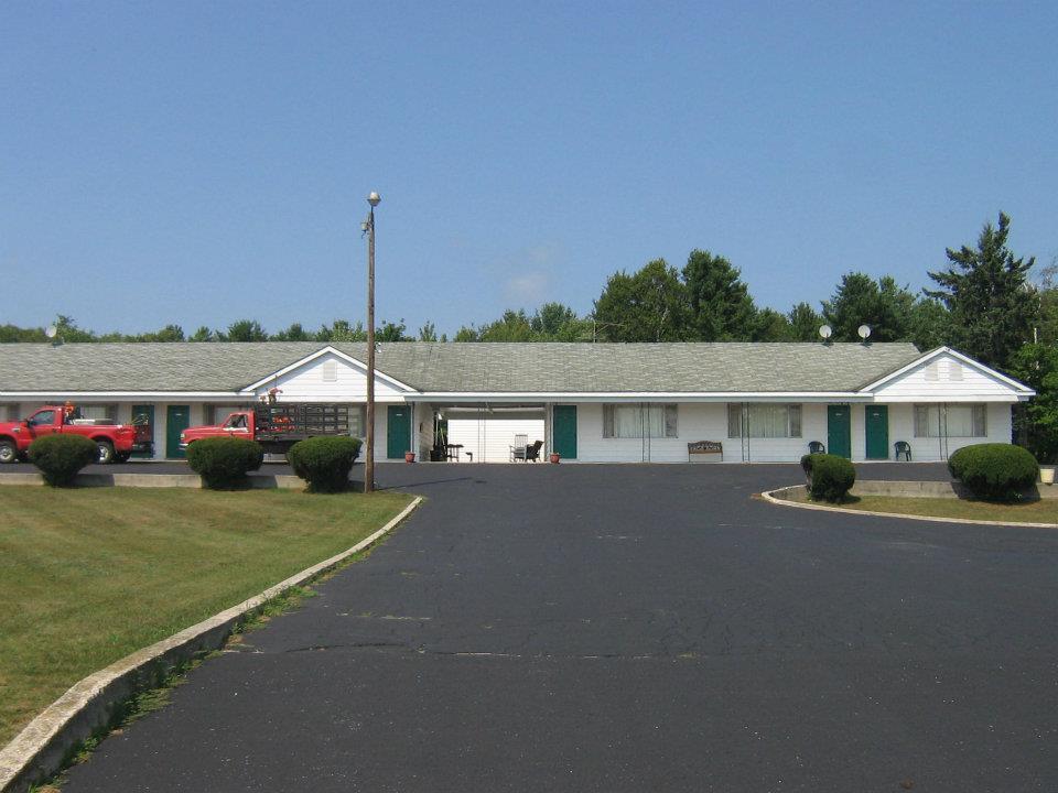 Chapel Hill Motel Brevort 외부 사진