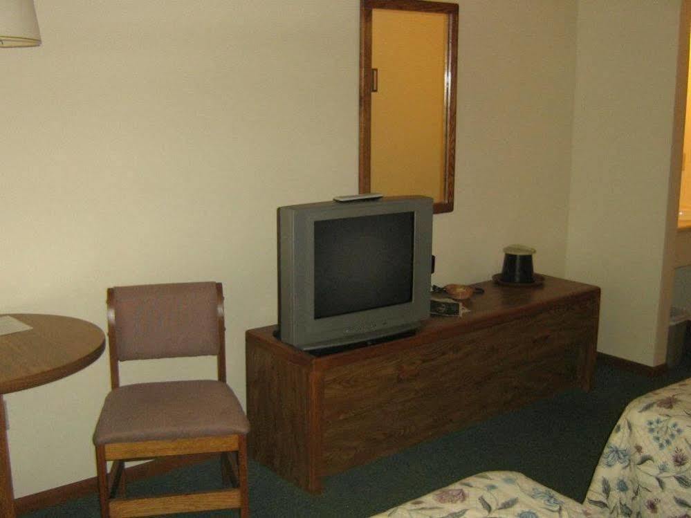 Chapel Hill Motel Brevort 외부 사진