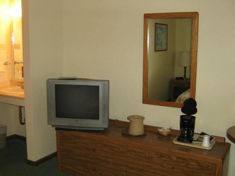 Chapel Hill Motel Brevort 외부 사진