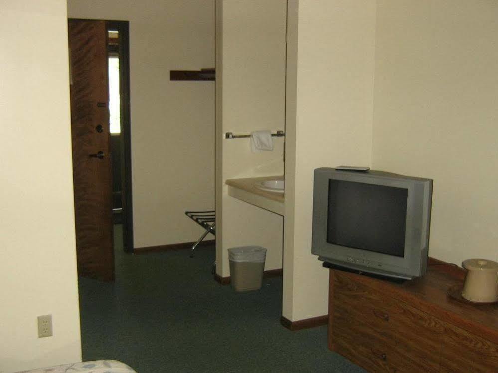 Chapel Hill Motel Brevort 외부 사진