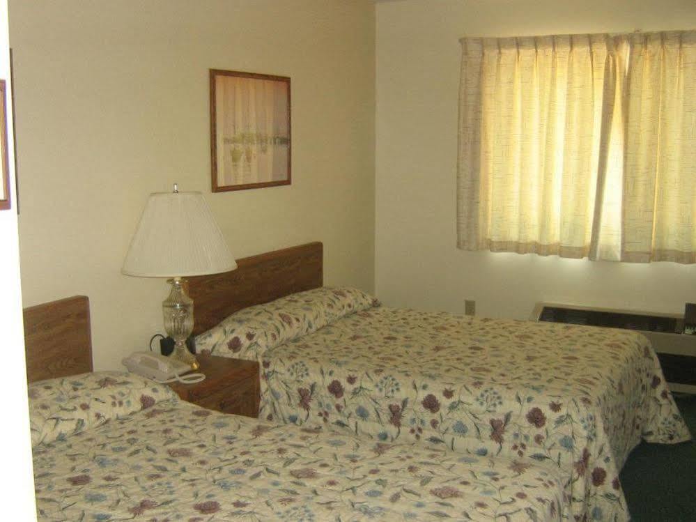 Chapel Hill Motel Brevort 외부 사진