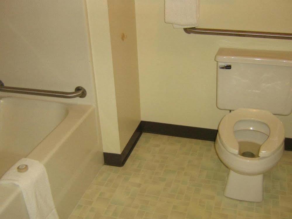 Chapel Hill Motel Brevort 외부 사진